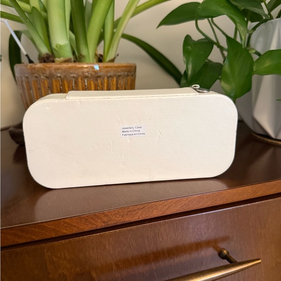 Pandora Cream Leather Jewelry Box Travel Case - Picture 6 of 9